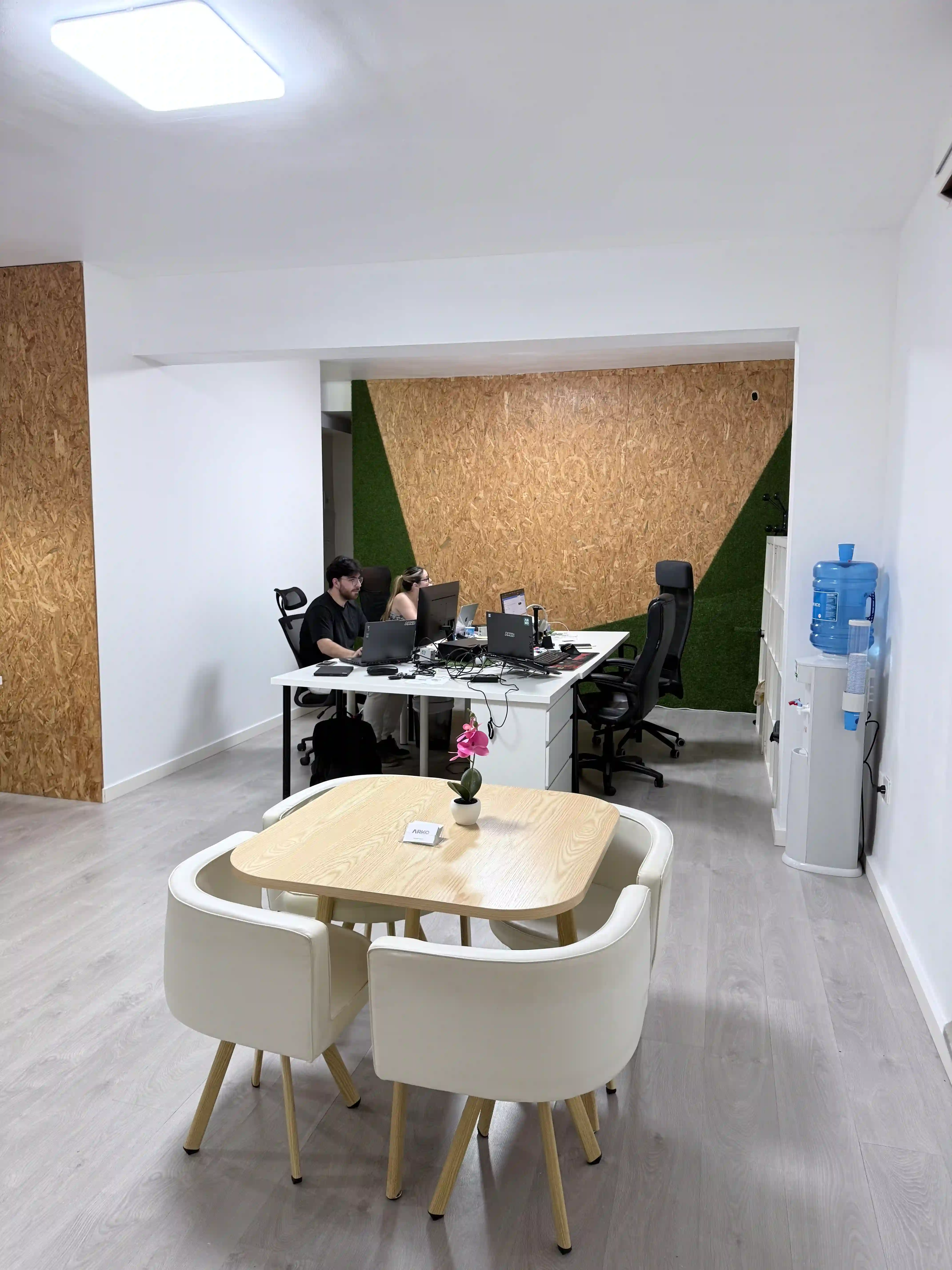 Equipo trabajando en ARKO Group