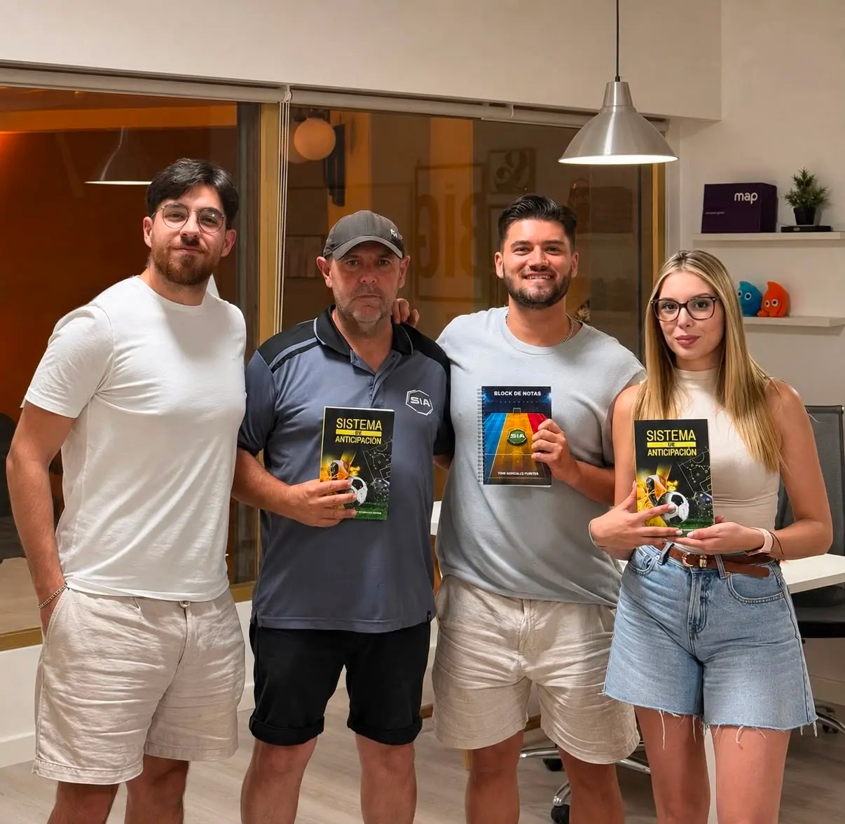 Equipo ARKO con Toni González Fuster, autor del libro SIA